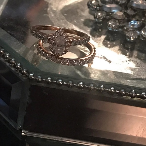 Custom rose gold tear drop ring - Picture 3 of 3